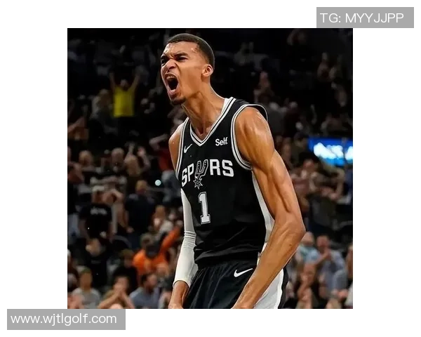 文班亚马首场比赛表现抢眼5次盖帽并成功隔扣字母哥引发热烈讨论